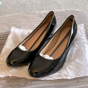 Forever ladies shoes size 7 1/2 M; Black-man made materials; New, never worn.
